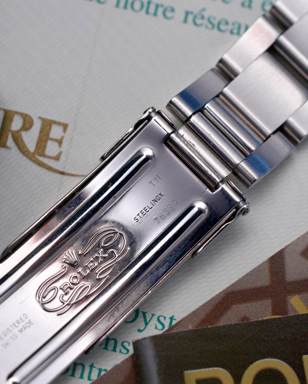 Storia di Rolex: dalla fondazione a oggi (1905-2026) 1 Marchio Rolex su bracciale Rolex Daytona 16520 Zenith