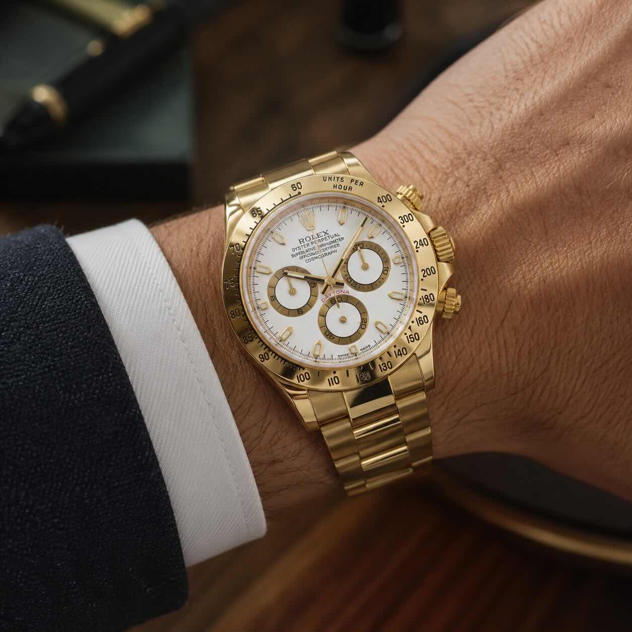 Rolex Daytona in oro giallo 116528 indossato al polso