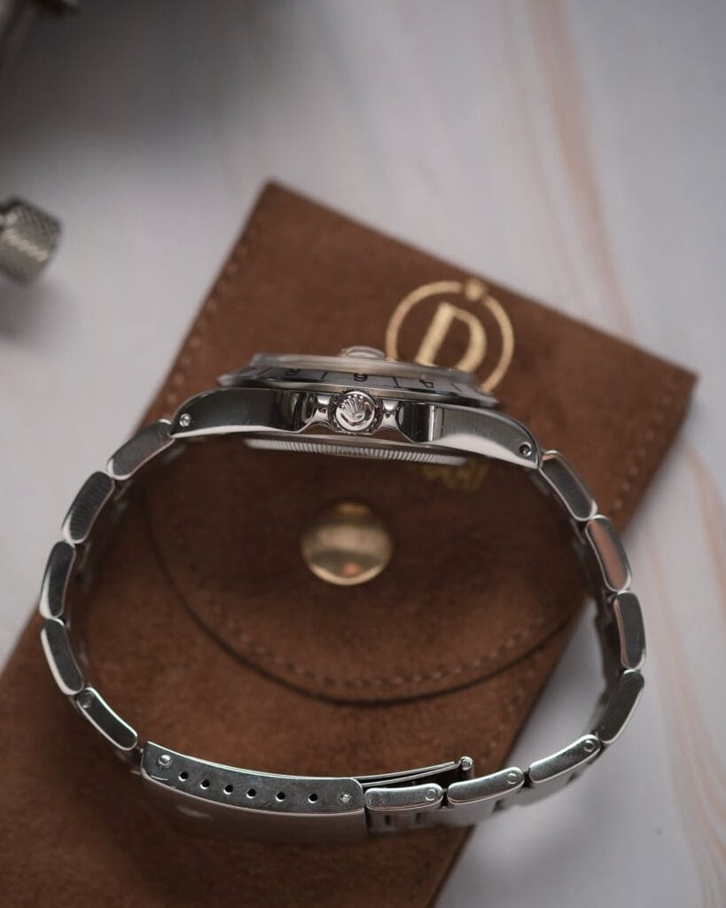 Chiusura Rolex: Oysterlock, Glidelock, Crownclasp e cosa dicono del tuo orologio 4 Chiusura Rolex Explorer II 1655 freccione
