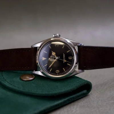 Rolex Explorer 1016 in vendita appoggiato sul tavolo