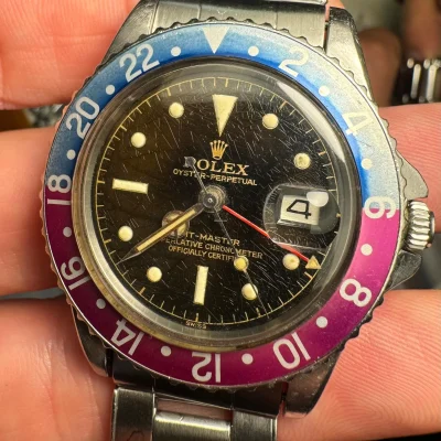 Rolex GMT-Master 1675 (Pepsi) in mano